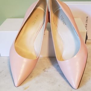 Kitten heel pumps